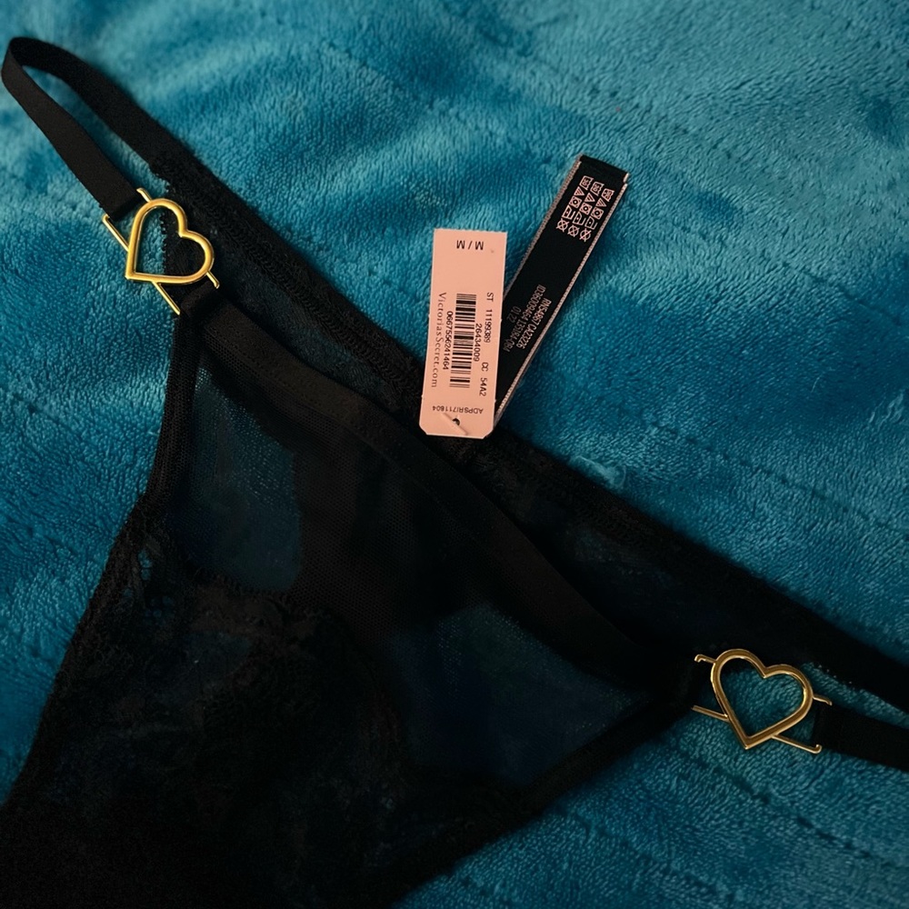 NWT Victoria’s Secret Heart Charm Thong